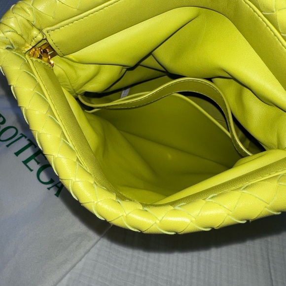 Bottega Veneta Nappa Intrecciato The Fold Crossbody in Kiwi - Picture 8 of 15